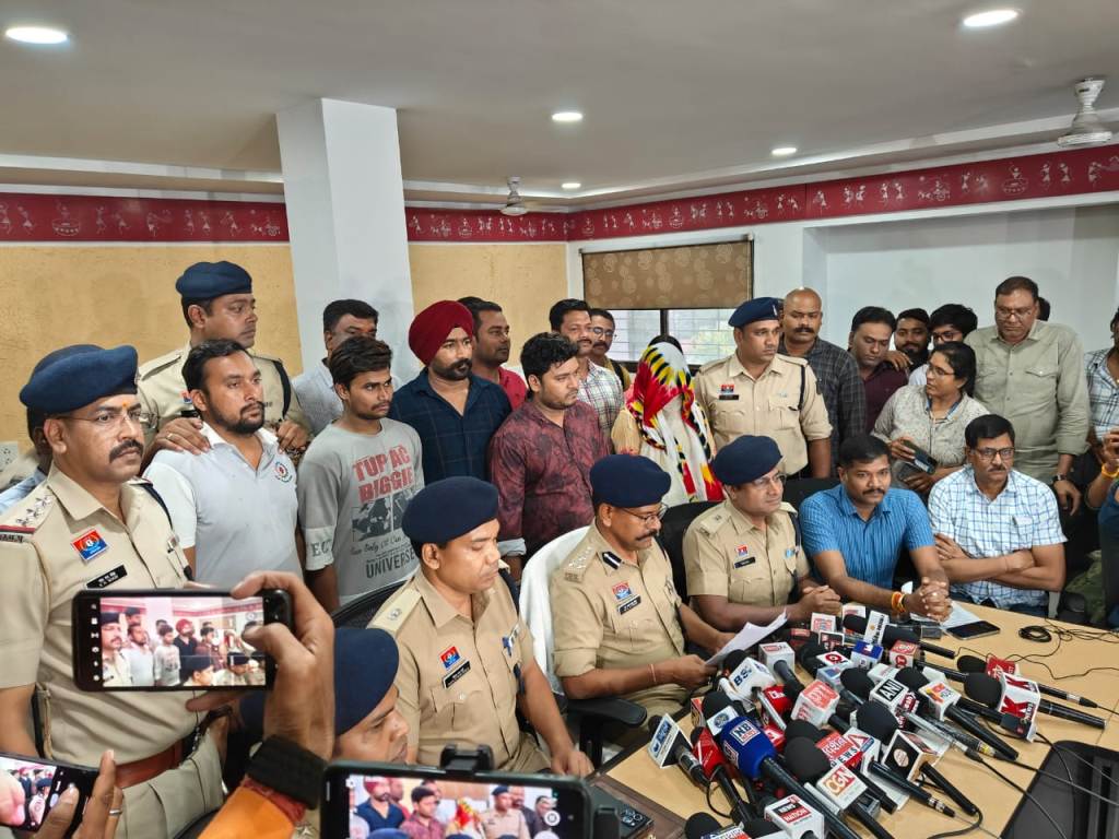 Lawyer and his wife murdered client for Rs 30 lakh, 4 arrested